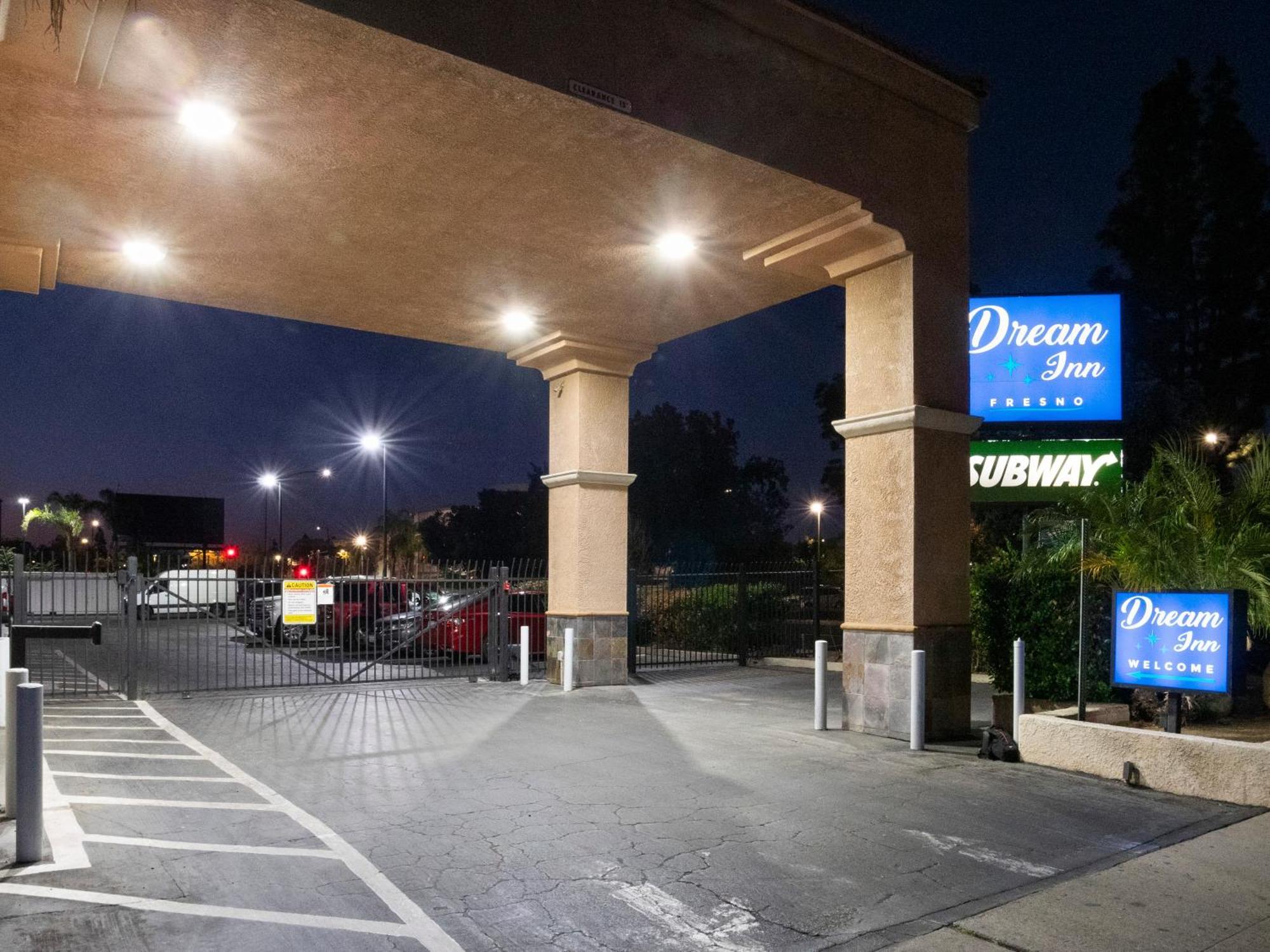 Dream Inn Fresno Exterior photo