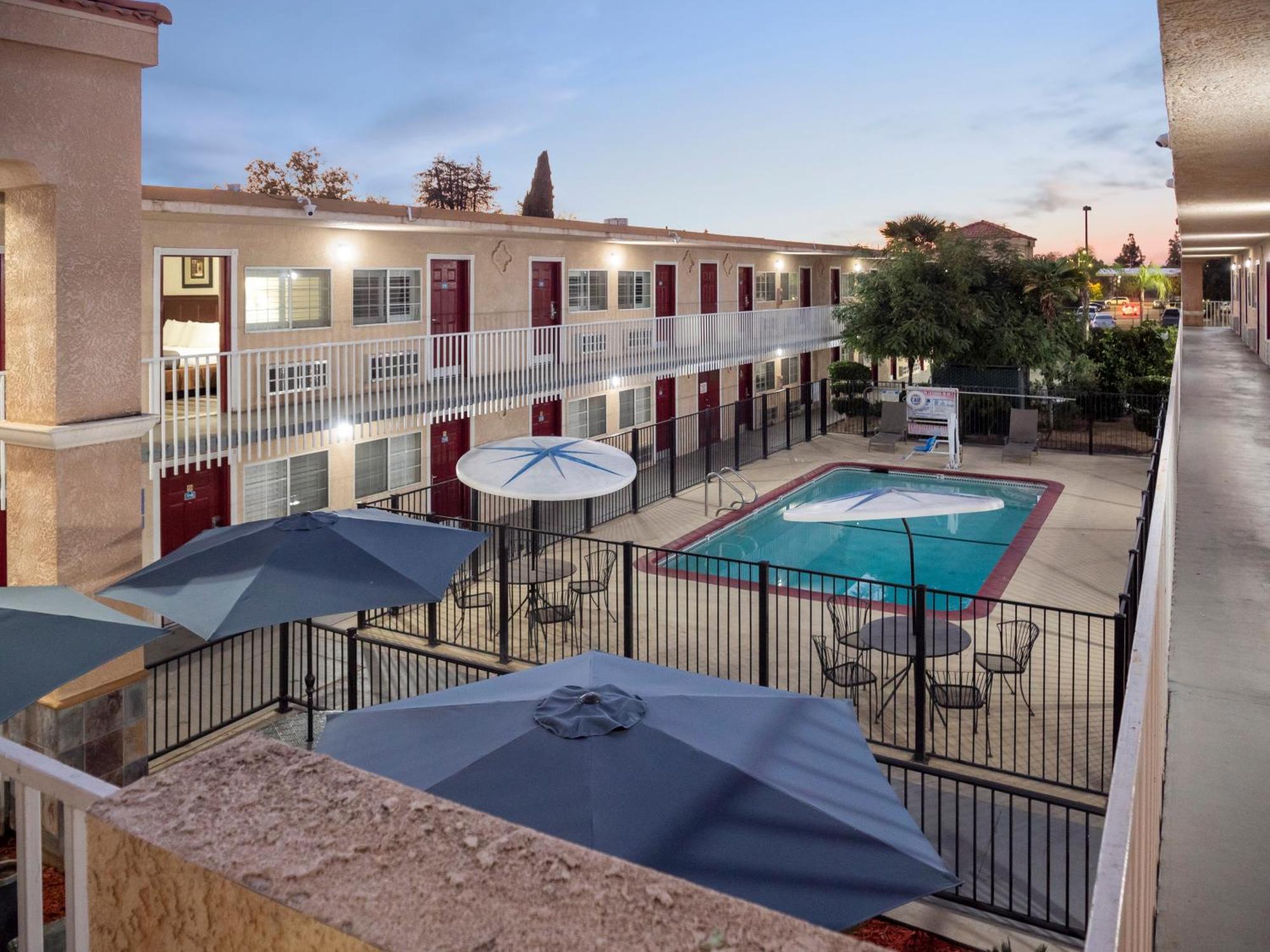 Dream Inn Fresno Exterior photo