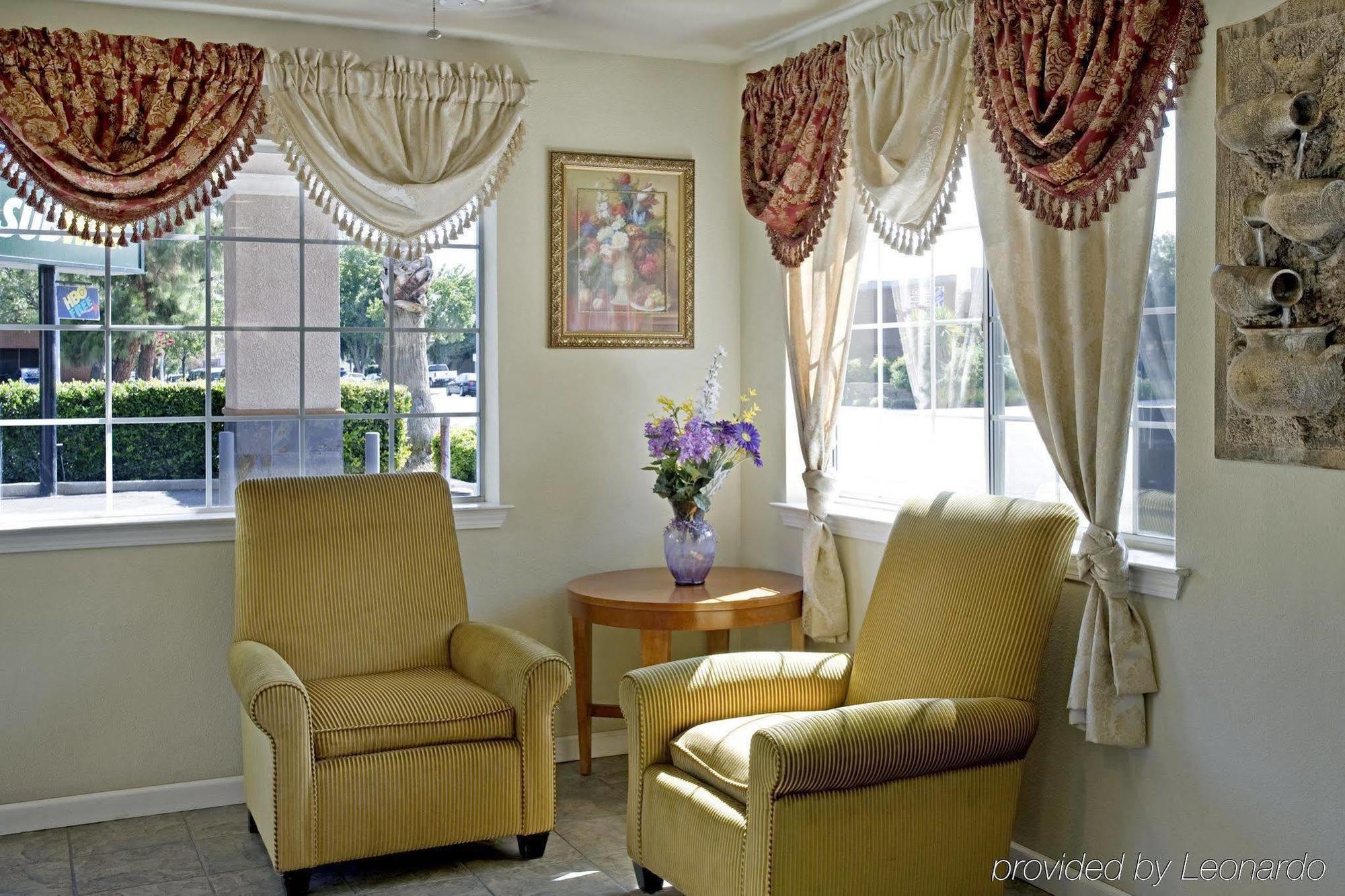 Dream Inn Fresno Interior photo