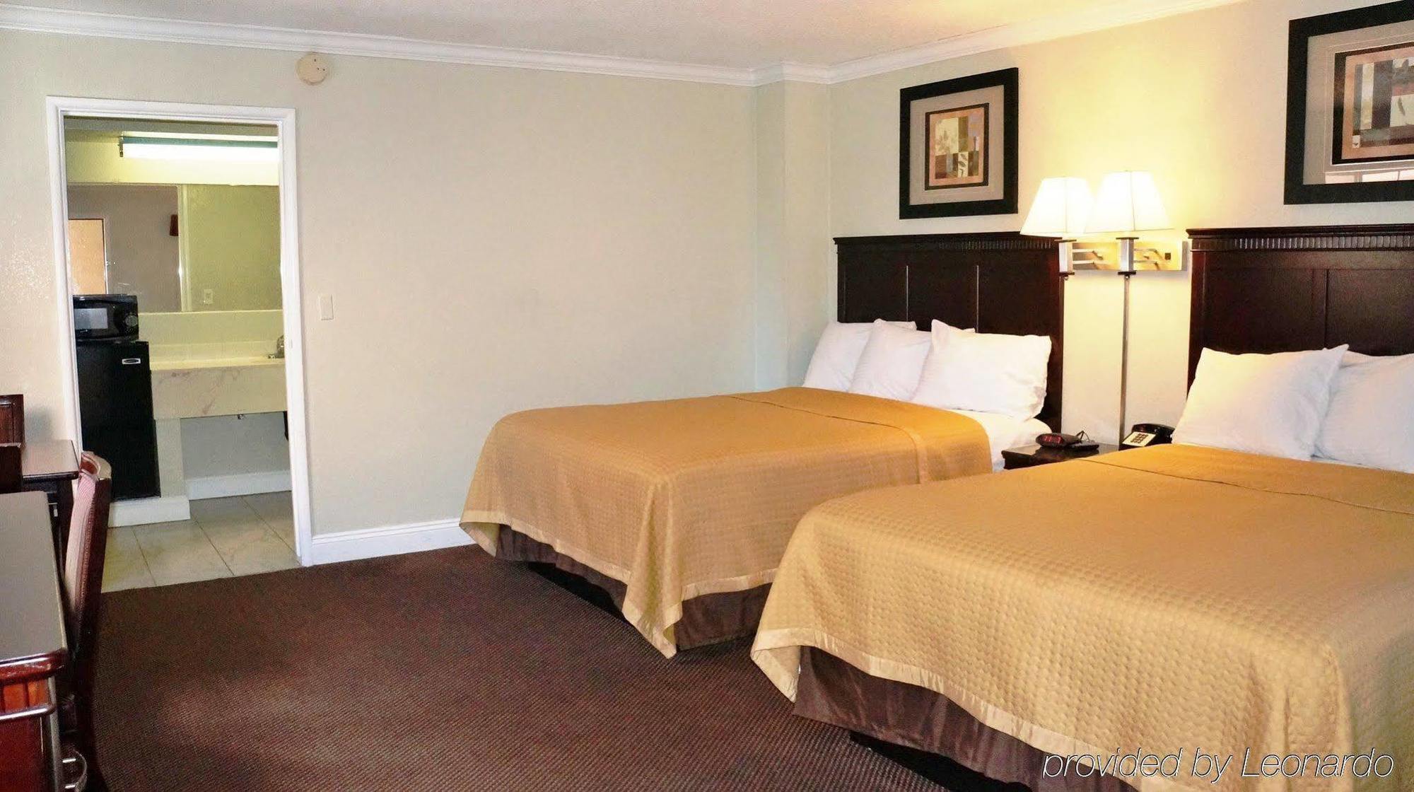 Dream Inn Fresno Exterior photo