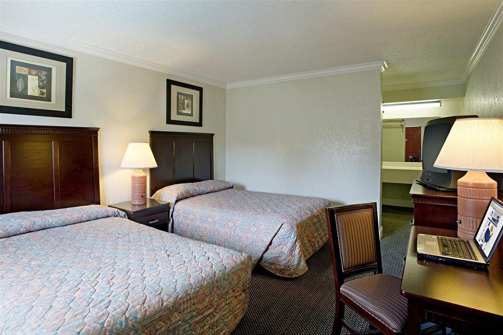Dream Inn Fresno Room photo